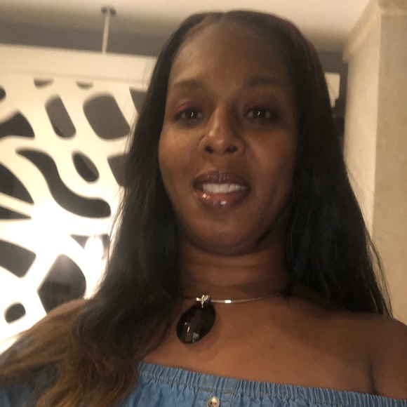 Meet your Posher, Kristy - Picture 3 of 3